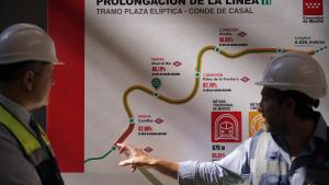 El consejero Jorge Rodrigo durante la unión de los dos frentes de excavación del túnel a la altura de la futura estación Madrid Río
