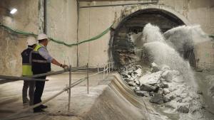 El consejero Jorge Rodrigo durante la unión de los dos frentes de excavación del túnel a la altura de la futura estación Madrid Río