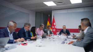 La Comunidad de Madrid refuerza la seguridad ante accidentes de alto riesgo en industrias con la actualización de sus Planes de Emergencia Exterior El consejero Novillo en la Comisión de Protección Civil en la sede de la ASEM112