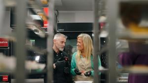 Rocío Albert durante su visita al Centro Especial de Empleo Sana Locura