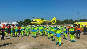 Profesionales del SUMMA 112 realizan un ejercicio práctico en evacuación de pacientes críticos en helicóptero SUMMA 112 cuenta con varias ediciones de un curso de Tripulante en Medios Aéreos