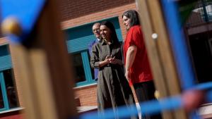 La Comunidad de Madrid refuerza la oferta pública de Educación Especial en Collado Villalba con la creación de 20 plazas La consejera Zarzalejo en el centro público Peñalara, en Collado Villalba