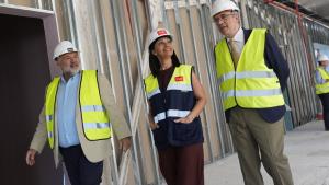 La Comunidad de Madrid creará 1.000 plazas escolares públicas en el barrio de El Cañaveral, en el distrito madrileño de Vicálvaro La consejera Zarzalejo en las obras del nuevo instituto público de El Cañaveral