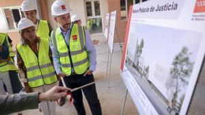 La Comunidad de Madrid avanza en la construcción de los nuevos juzgados de Collado Villalba El consejero García Martín en la construcción de los nuevos juzgados de Collado Villalba