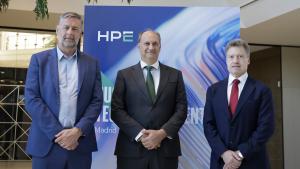 El consejero Miguel López-Valverde durante la reunión con Phil Mottram para abordar nuevas líneas de automatización e infraestructuras digitales