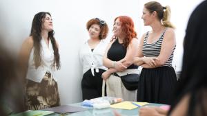 Dávila conoce el trabajo que desarrolla la Asociación Amar Dragoste en uno de sus centros de atención a mujeres víctimas de trata y explotación sexual La consejera Ana Dávila durante la visita a uno de los centros de la Asociación Amar Dragoste