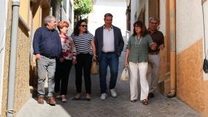 La Comunidad de Madrid renueva el asfaltado y dota de nueva maquinaria de limpieza al municipio de Perales de Tajuña El viceconsejero Sánchez en Perales de Tajuña