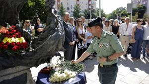 La Comunidad de Madrid rinde homenaje a las víctimas del atentado de ETA en la Plaza de la República Dominicana en su 40º aniversario El consejero García Martín en el homenaje a las víctimas del atentado de ETA en la Plaza de la República Dominicana