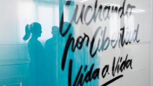 Dávila conoce el trabajo que desarrolla la Asociación Amar Dragoste en uno de sus centros de atención a mujeres víctimas de trata y explotación sexual La consejera Ana Dávila durante la visita a uno de los centros de la Asociación Amar Dragoste