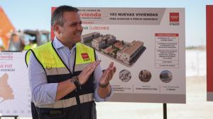 Rodrigo asiste al inicio de las obras de 103 viviendas que se van a construir en Loeches pertenecientes al Plan Vive Solución Joven El consejero Jorge Rodrigo durante la visita a las obras del Plan Vive Solución Joven en Loeches