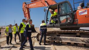 Rodrigo asiste al inicio de las obras de 103 viviendas que se van a construir en Loeches pertenecientes al Plan Vive Solución Joven El consejero Jorge Rodrigo durante la visita a las obras del Plan Vive Solución Joven en Loeches