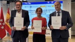 El consejero Miguel López-Valverde durante la firma con Red.es un Convenio de Servicios Digitales Inteligentes del Sistema Nacional de Salud enfocado al desarrollo de infraestructuras basadas en inteligencia artificial y en datos analíticos para mejorar la calidad asistencial