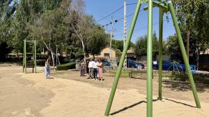 La Comunidad de Madrid destina 1,3 millones de euros para modernizar las infraestructuras educativas y deportivas de Valdemanco El viceconsejero Sánchez en Valdemarco y Becerril de la Sierra