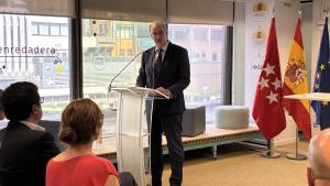 El consejero Miguel López-Valverde durante la firma con Red.es un Convenio de Servicios Digitales Inteligentes del Sistema Nacional de Salud enfocado al desarrollo de infraestructuras basadas en inteligencia artificial y en datos analíticos para mejorar la calidad asistencial