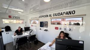 Interior oficina móvil de atención al ciudadano