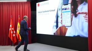 La Comunidad de Madrid evalúa con usuarios mayores de 65 años el funcionamiento de la Tarjeta Sanitaria Virtual para adaptarla a sus necesidades López-Valverde en un laboratorio ciudadano, celebrado en el Centro Digitaliza Madrid