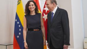 La presidenta Isabel Díaz Ayuso junto a Edmundo González