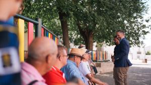 El consejero García Martín en su visita la localidad de Velilla de San Antonio