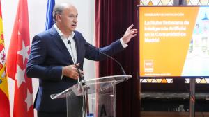El consejero Miguel López-Valverde durante la presentación de una nueva infraestructura digital que reforzará la protección de datos de la Administración regional 