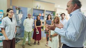 López-Valverde explica a las empresas afectadas por los incendios las ayudas para recuperar sus equipos y la conexión a Internet El consejero Miguel López-Valverde durante su visita a San Martín de Valdeiglesias