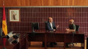 El consejero Miguel López-Valverde durante la presentación en Meco del balance de los primeros meses de la plataforma para la gestión de servicios públicos en pequeños ayuntamientos