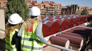 La consejera Rocío Albert durante su visita las obras del centro especializado en las familias profesionales de Electricidad, Electrónica y Aeronáutica