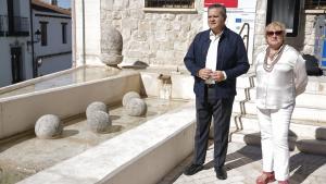 Rodrigo visita en Olmeda de las Fuentes las obras de rehabilitación y conservación de la Plaza de la Villa El consejero Jorge Rodrigo durante su visita en Olmeda de las Fuentes las obras de rehabilitación y conservación de la Plaza de la Villa