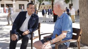 Rodrigo visita en Olmeda de las Fuentes las obras de rehabilitación y conservación de la Plaza de la Villa El consejero Jorge Rodrigo durante su visita en Olmeda de las Fuentes las obras de rehabilitación y conservación de la Plaza de la Villa