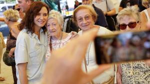  Díaz Ayuso anima a ciudadanos y turistas a visitar la Sierra Oeste