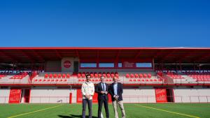 El consejero Mariano de Paco Serrano durante su visita en Torrejón de Ardoz a las instalaciones de la Ciudad Deportiva de la RFFM