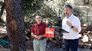 La Comunidad de Madrid activa ayudas de hasta 10.000 euros y avales gratuitos para empresas y autónomos afectados por los incendios El consejero Miguel Ángel García en Valdemaqueda