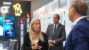 La consejera Rocío Albert durante su visita a la empresa especializada en sistemas de control de accesos y tecnología biométrica