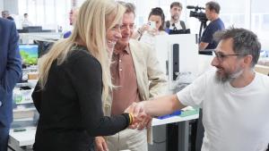 La consejera Rocío Albert durante su visita a la empresa especializada en sistemas de control de accesos y tecnología biométrica