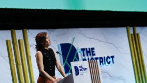 La presidenta Isabel Díaz Ayuso durante el mayor encuentro internacional de inversión inmobiliaria que se celebra por primera vez en Madrid
