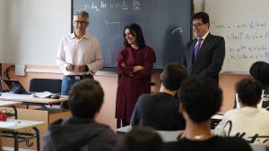 La consejera Mercedes Zarzalejo durante su visita al instituto Elisa Soriano Fischer que estrena ampliación en este curso escolar