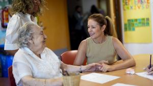La consejera Ana Dávila durante su visita a la Residencia Villa del Prado
