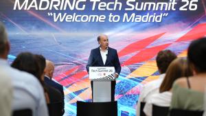 El consejero Miguel López-Valverde durante la inauguración del encuentro donde representantes de la Fórmula 1 y compañías tecnológicas vinculadas al sector comparten proyectos