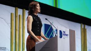 La presidenta Isabel Díaz Ayuso durante el mayor encuentro internacional de inversión inmobiliaria que se celebra por primera vez en Madrid