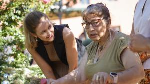 Dávila visita a los profesionales y usuarios de la Residencia y Centro de Día Apsuria La consejera Ana Dávila durante su visita a Residencia y Centro de Día que cuenta con plazas públicas de atención integral a personas con discapacidad intelectual gravemente afectadas