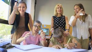 Dávila visita a los profesionales y usuarios de la Residencia y Centro de Día Apsuria La consejera Ana Dávila durante su visita a Residencia y Centro de Día que cuenta con plazas públicas de atención integral a personas con discapacidad intelectual gravemente afectadas