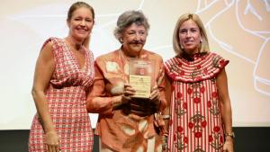 La Comunidad de Madrid premia la labor de personas dedicadas a la cooperación internacional para el desarrollo de los países más desfavorecidos La consejera Dávila en la entrega de reconocimientos por el Día Internacional del Cooperante