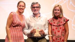 La Comunidad de Madrid premia la labor de personas dedicadas a la cooperación internacional para el desarrollo de los países más desfavorecidos La consejera Dávila en la entrega de reconocimientos por el Día Internacional del Cooperante
