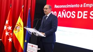 López-Valverde entrega las insignias de plata a los empleados públicos de la Agencia Madrid Digital con 30 años de servicio El consejero Miguel López-Valverde durante la entrega de las insignias de plata a los empleados públicos de la Agencia Madrid Digital con 30 años de servicio en la Administración regional