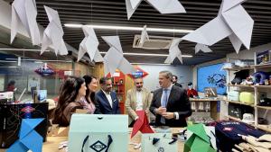 Rodrigo celebra el 107º cumpleaños de Metro de Madrid en colaboración con la bombonería La Pajarita El consejero Jorge Rodrigo durante la celebración en la estación de Ópera del 107º cumpleaños de Metro de Madrid en colaboración con la bombonería La Pajarita