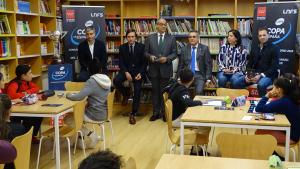 La Comunidad y la Liga Nacional de Fútbol Sala (LNFS) se unen en una nueva iniciativa para luchar contra el acoso escolar Van Grieken visita el colegio San Roque en el que los alumnos participan en este novedoso certamen de pintura contra el acoso escolar