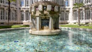 Imagen de la fuente del patio central