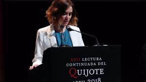 Isabel Díaz Ayuso leyendo El Quijote