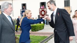 Cristina Cifuentes junto al rey Felipe VI