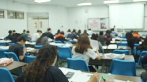 Clase de colegio con niños