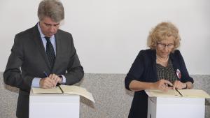 Comunidad y Ayuntamiento firman el acuerdo para realojar a 150 familias del sector 6 Comunidad y Ayuntamiento firman el acuerdo para realojar a 150 familias del sector 6